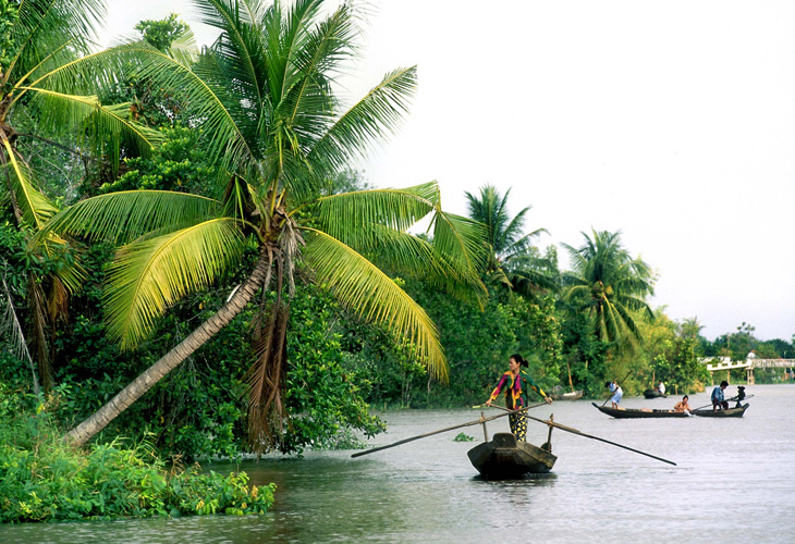 Canal-near-Can-Tho,-Mekong-Delta